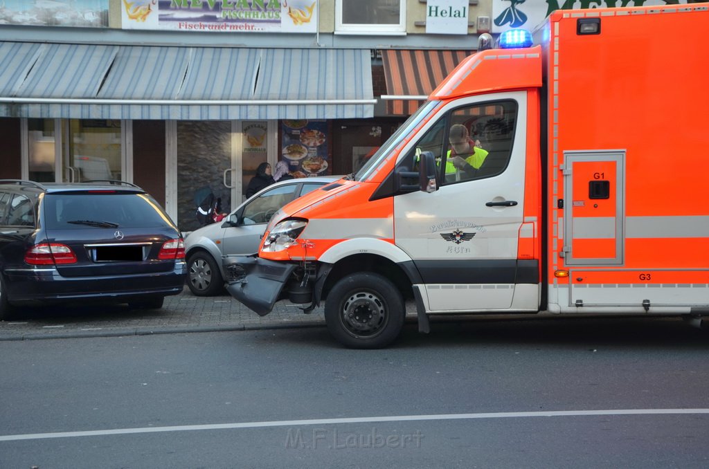 VU PKW RTW Koeln Vingst Ostheimerstr Kuthstr P180.JPG - Miklos Laubert